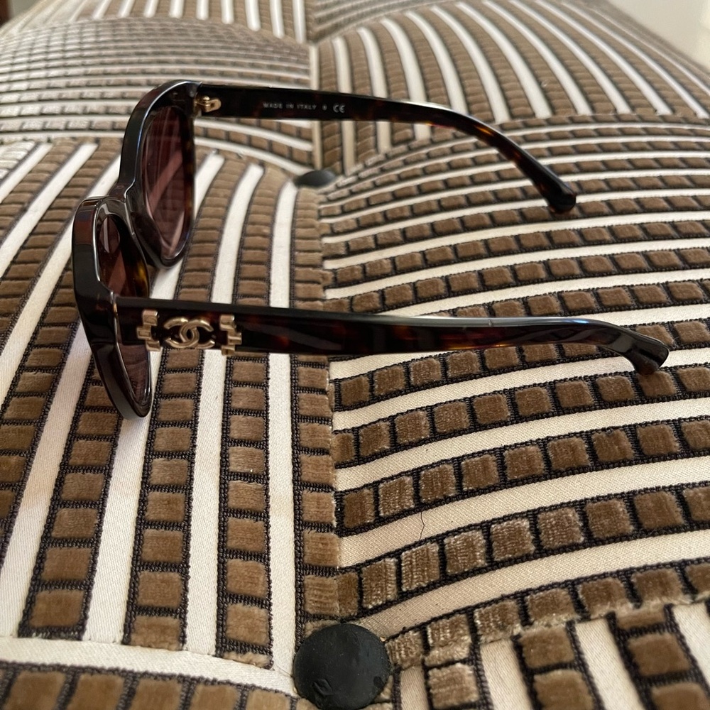 Chanel CC Logo Butterfly Sunglasses - Picture 5 of 9